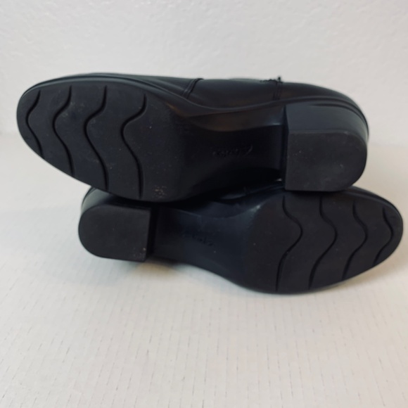 Clarks Black Bootie 8.5M Style # 15260 Button Detail Block Heel Whimsygoth Boho - Picture 7 of 10